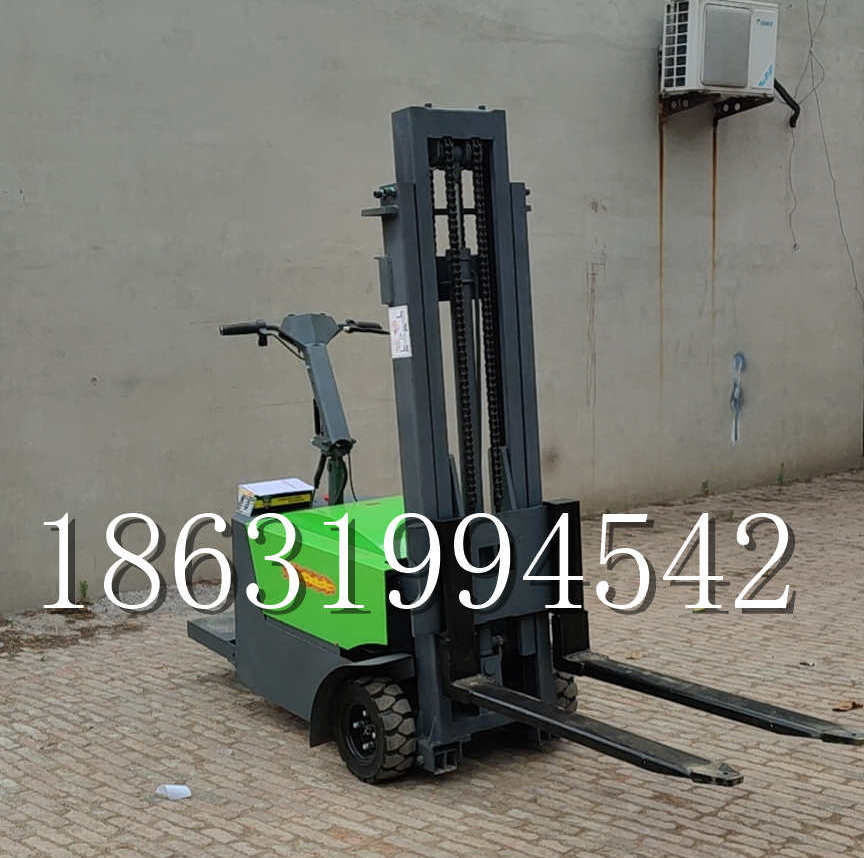 本溪满族自治县优程全电动叉车插腿式堆高车液压装卸车1.5吨升高小型站驾式铲车