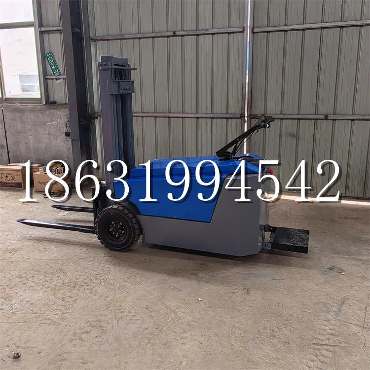 本溪满族自治县全电动叉车插腿式堆高车液压装卸车1.5吨升高小型站驾式铲车